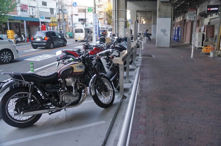 若菜神戸駅線自動二輪専用駐車場