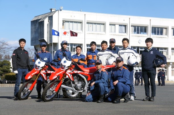茨城県立消防学校二輪車研修会に参加した消防団ら