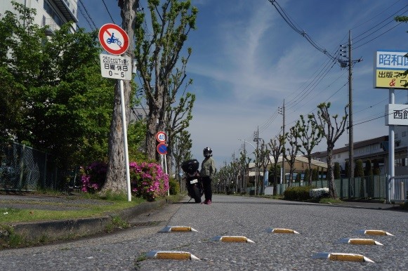 現在も二輪車規制が実施されている（越谷工業団地一帯）