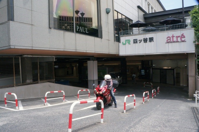 新宿区 四ツ谷駅周辺でバイク駐車場を探した